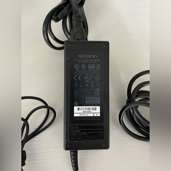 Genuine PS4 Sony Playstation VR CUH-ZVR2 Processor Unit, 2 wands, sensor w/stand - Picture 7 of 10